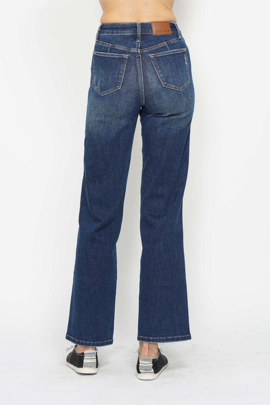 Judy Blue jeans with high waist and tummy control for a flattering fit.
