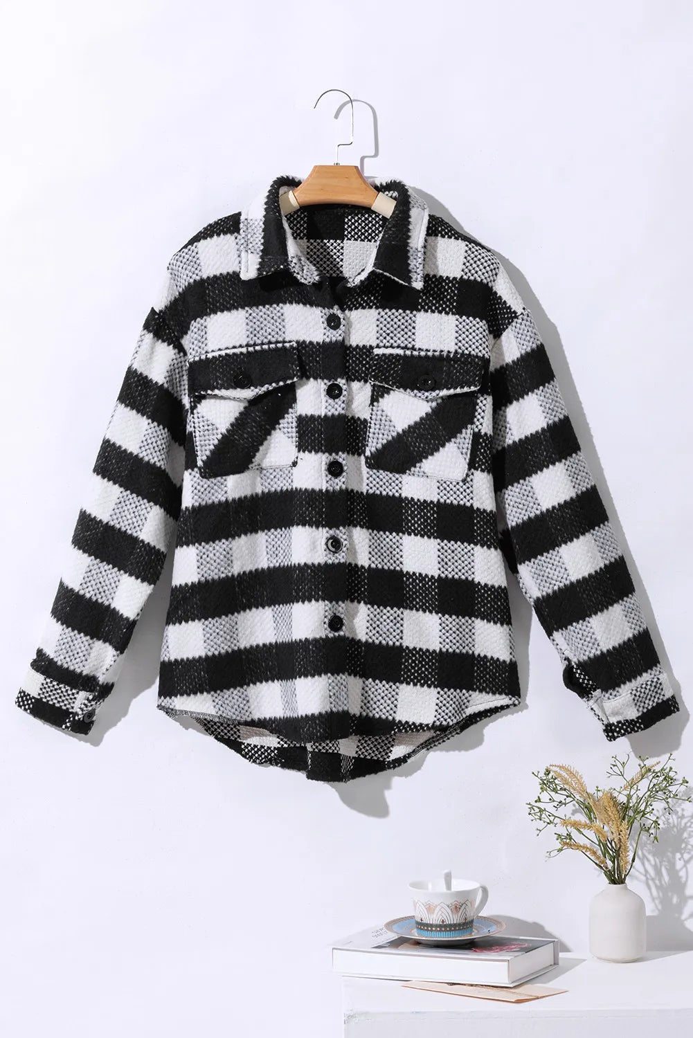 Trendy women’s plaid shacket with functional pockets.
