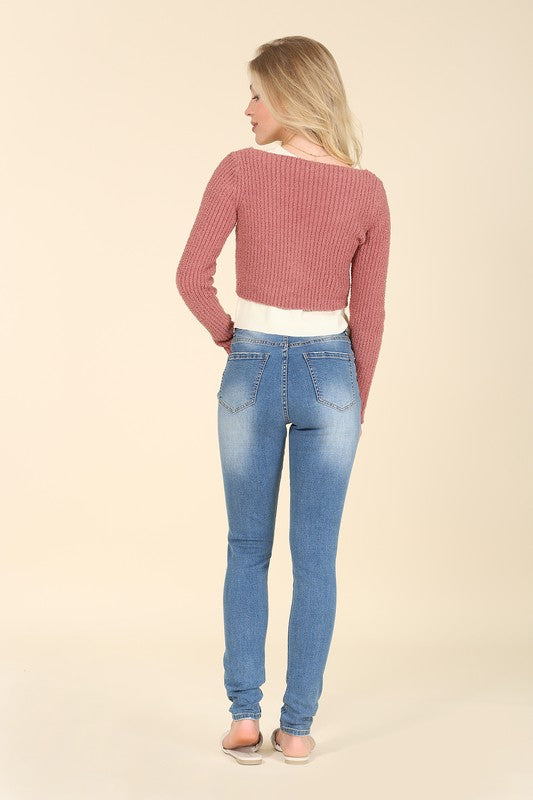 Modern look skinny jeans with distressed details
