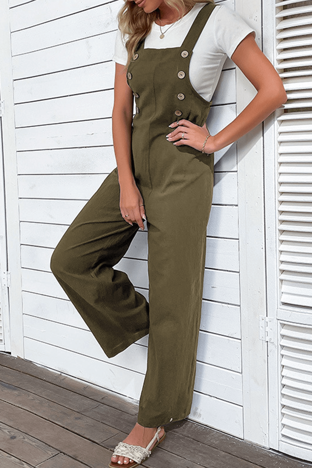 Durable polyester olive overalls with sleek design
