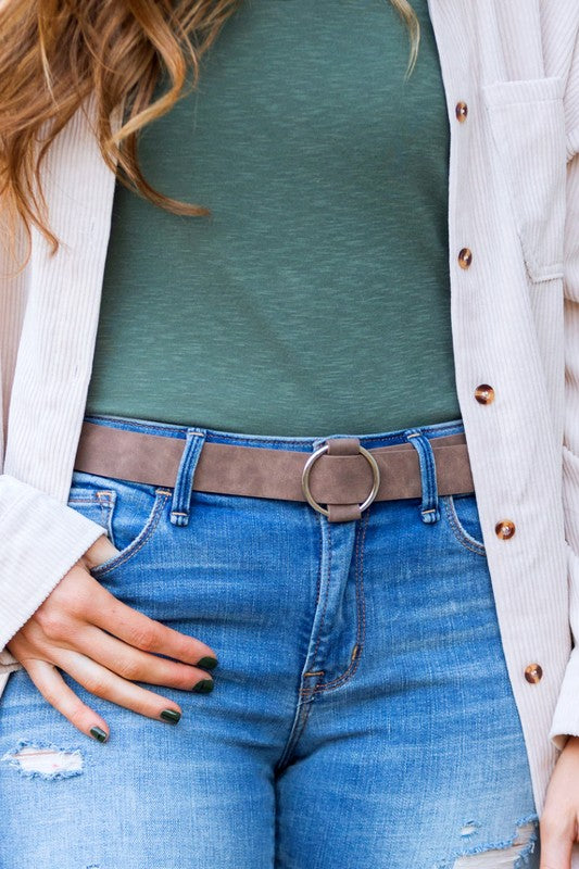 Chic taupe O-ring belt perfect for any outfit
