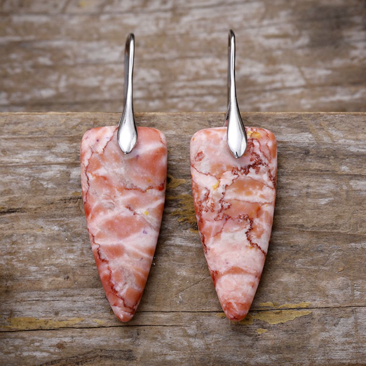 Modern geometric earrings in coral with natural stone