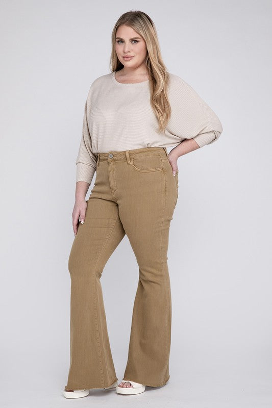 Side view of super flare plus size jeans showcasing retro-inspired design.
