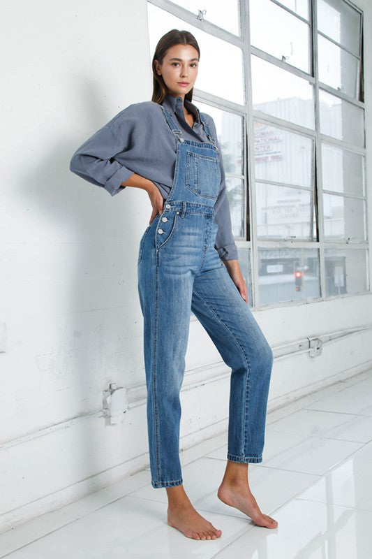 Women’s mom-fit denim overalls with classic 5-pocket design.
