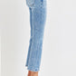 Fashionable low-rise jeans with slightly stretchy fabric.
