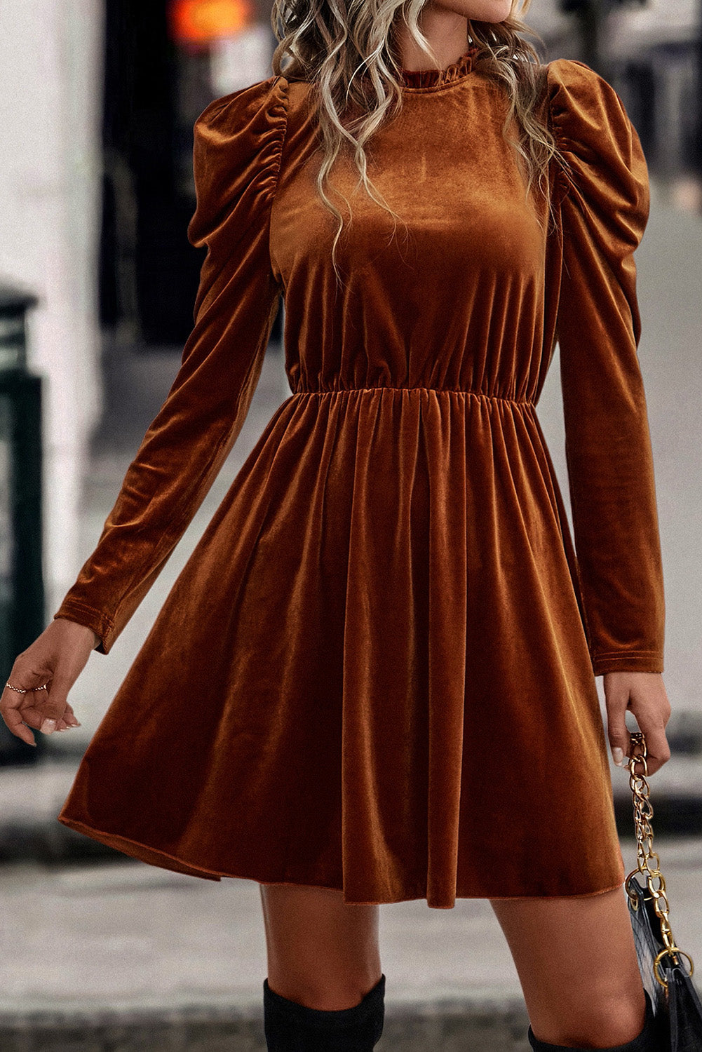 Elegant high-waist mocha velvet dress with puffed sleeves
