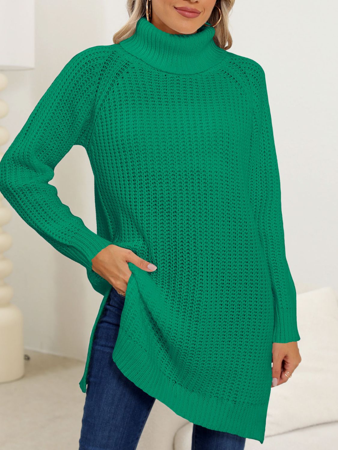 Green winter pullover with a turtleneck and slit details.
