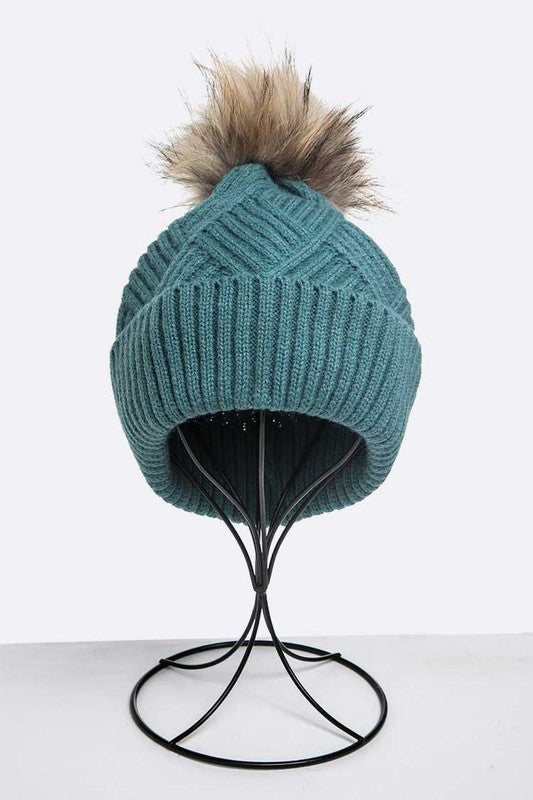 Women’s cable knit hat, perfect for cold-weather comfort