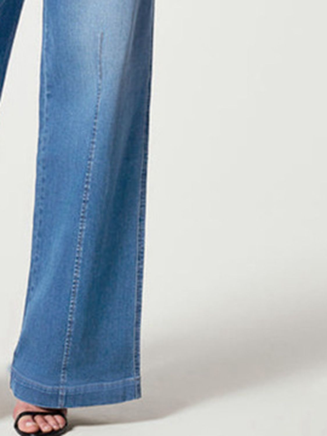 Stylish light wash wide-leg jeans with a high-rise waist.
