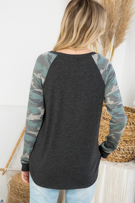 Stylish camouflage print top with round neck
