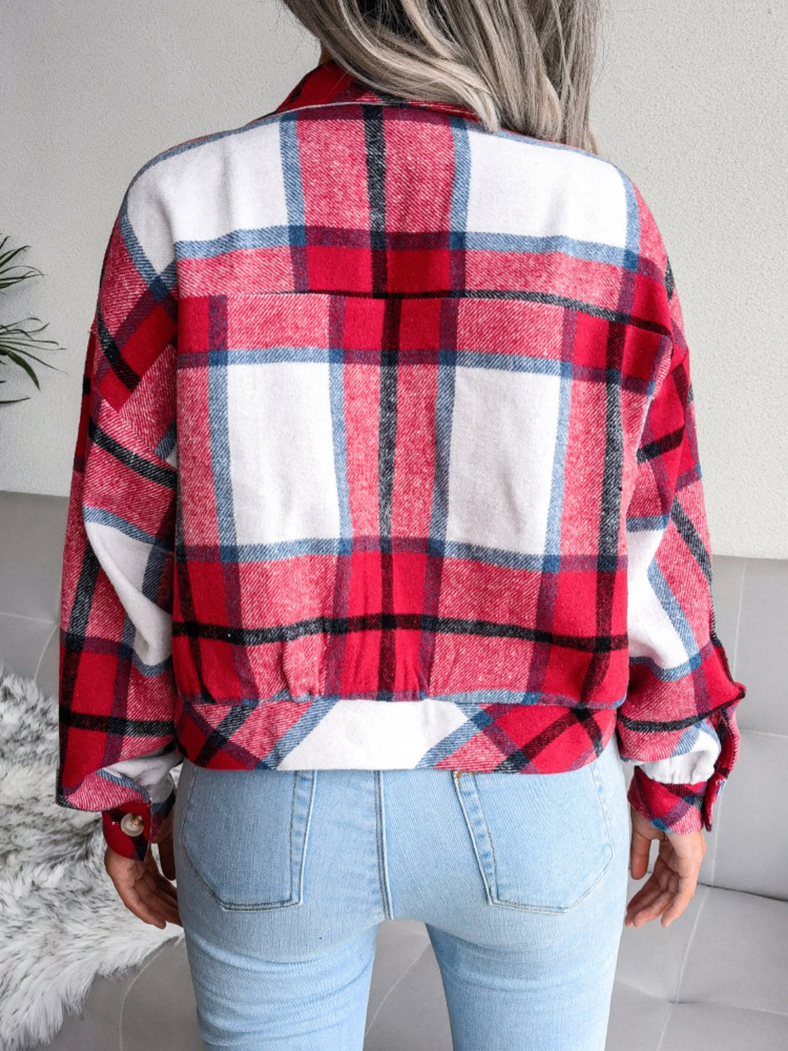 Stylish women’s plaid button-up jacket with a classic collared design.
