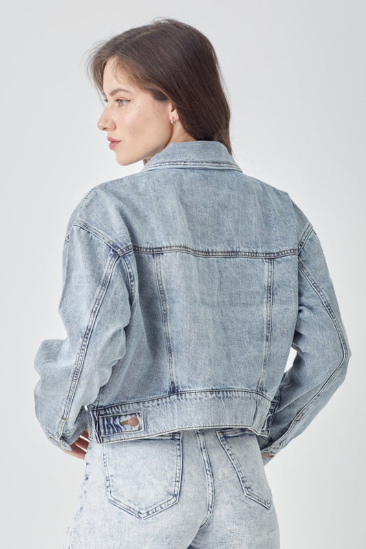 Cropped denim jacket with a slightly stretchy fit, perfect for layering.
