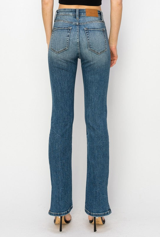 Trendy high-rise bootcut jeans with a flattering fit through the hips and thighs.
