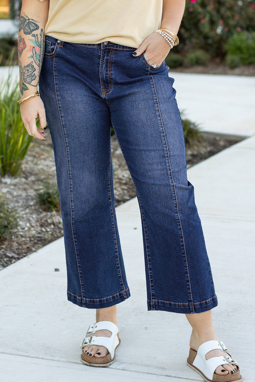 Comfortable seamed wide leg jeans in plus size
