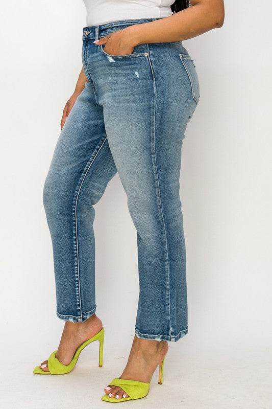 Curvy fit plus-size high-rise jeans with a vintage vibe.
