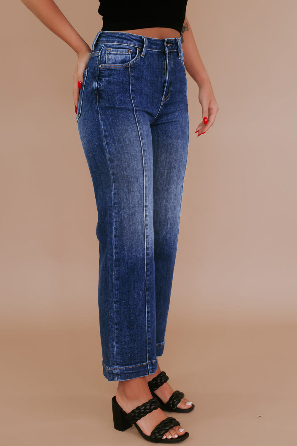 Stylish plus size jeans with high waist and trendy wide-leg cut in dark wash.
