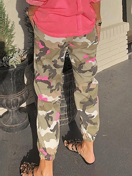 Chic camouflage print trousers for casual wear
