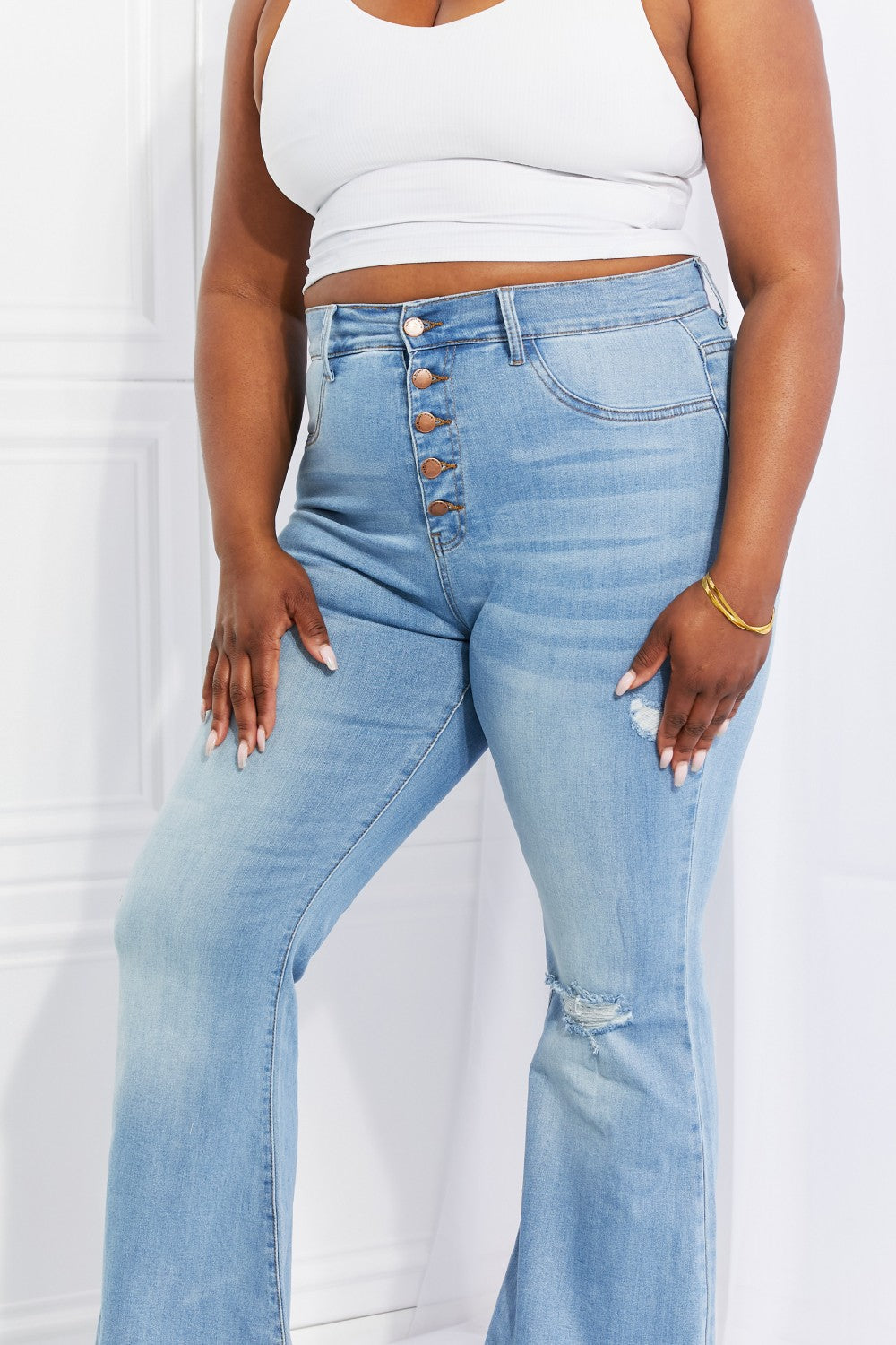 Vibrant M.i.U frayed hem plus-size denim jeans in a trendy flare silhouette.







