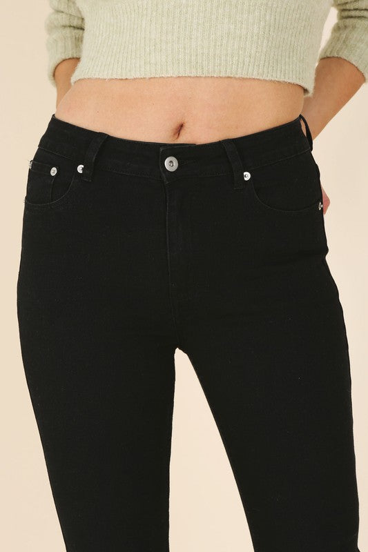 Stylish Lilou black stretch skinny jeans perfect for various occasions.