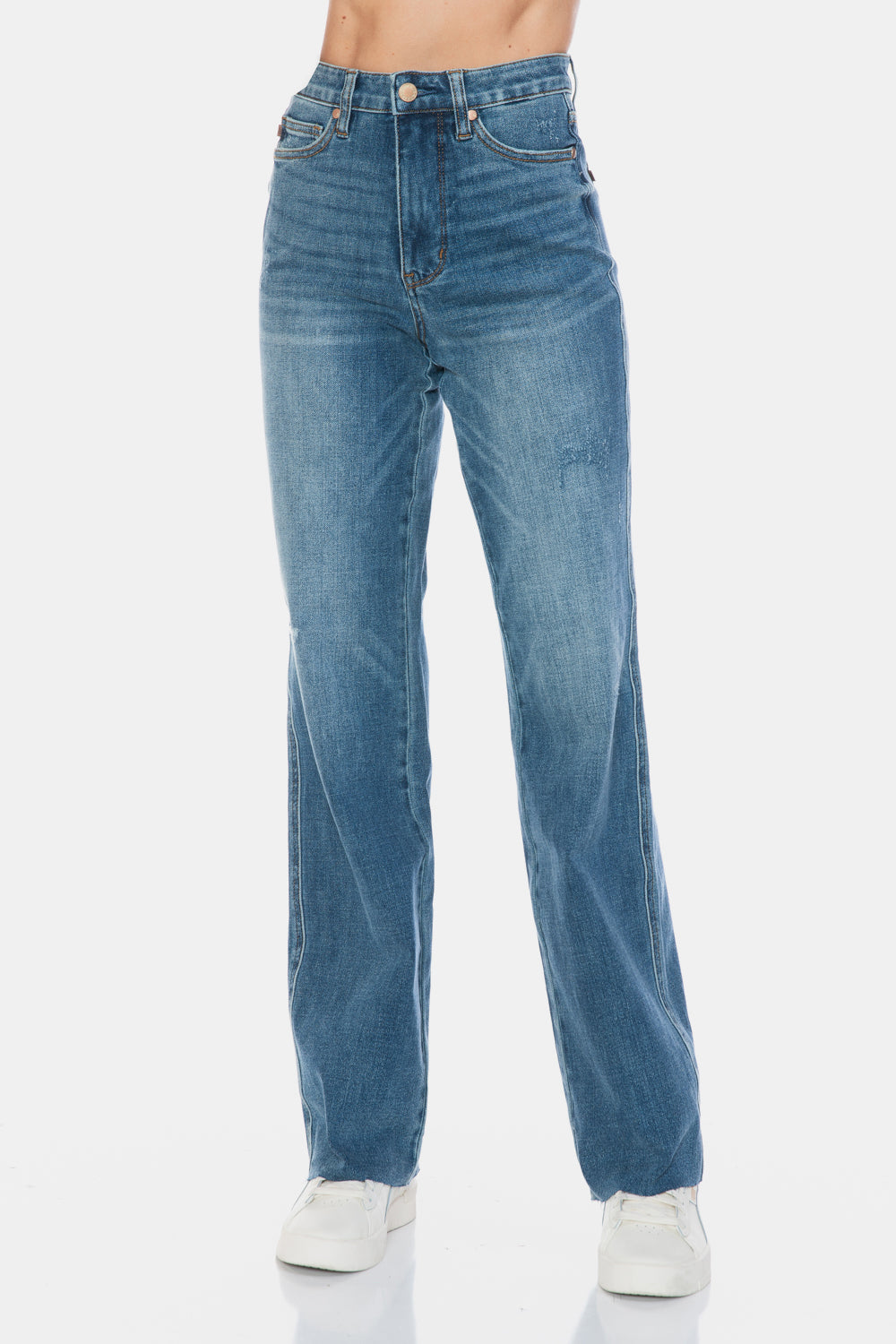 Comfortable and stylish jeans with raw edge hem detail.
