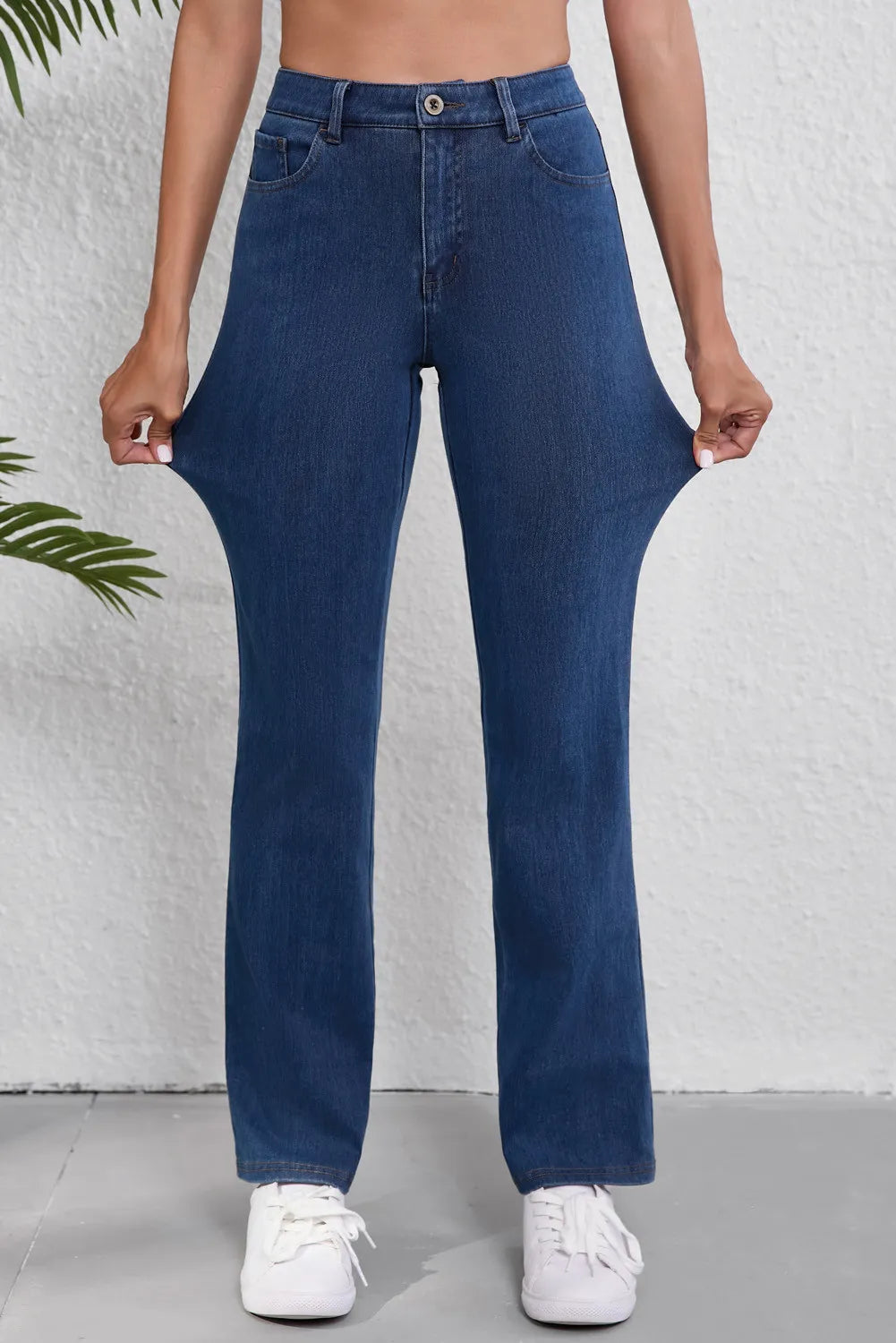 Classic high-rise straight-leg jeans with a slight stretch for comfort.
